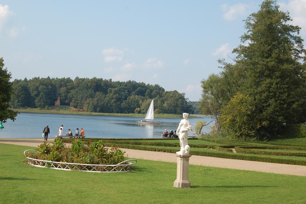 Schloss-Und Seeblick Apartment 赖因斯贝格 外观 照片