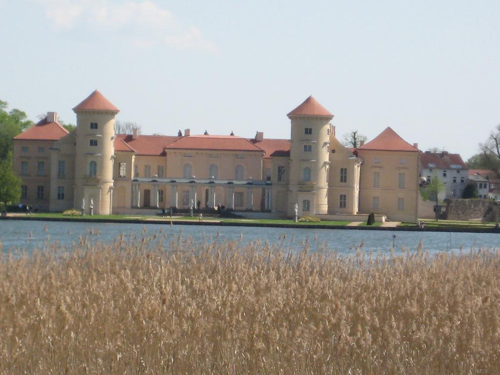 Schloss-Und Seeblick Apartment 赖因斯贝格 外观 照片